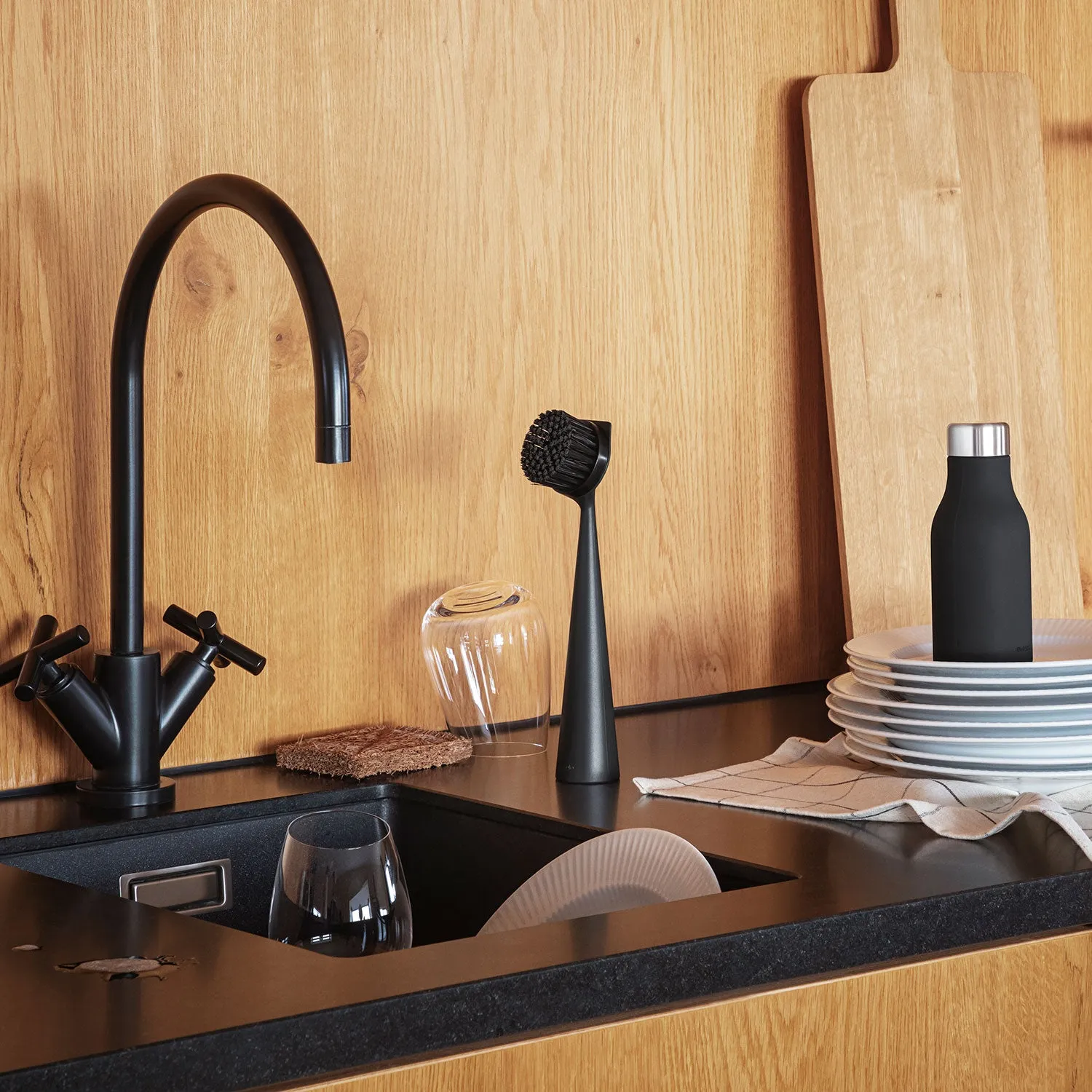 eva solo | squeeze soap dispenser | black