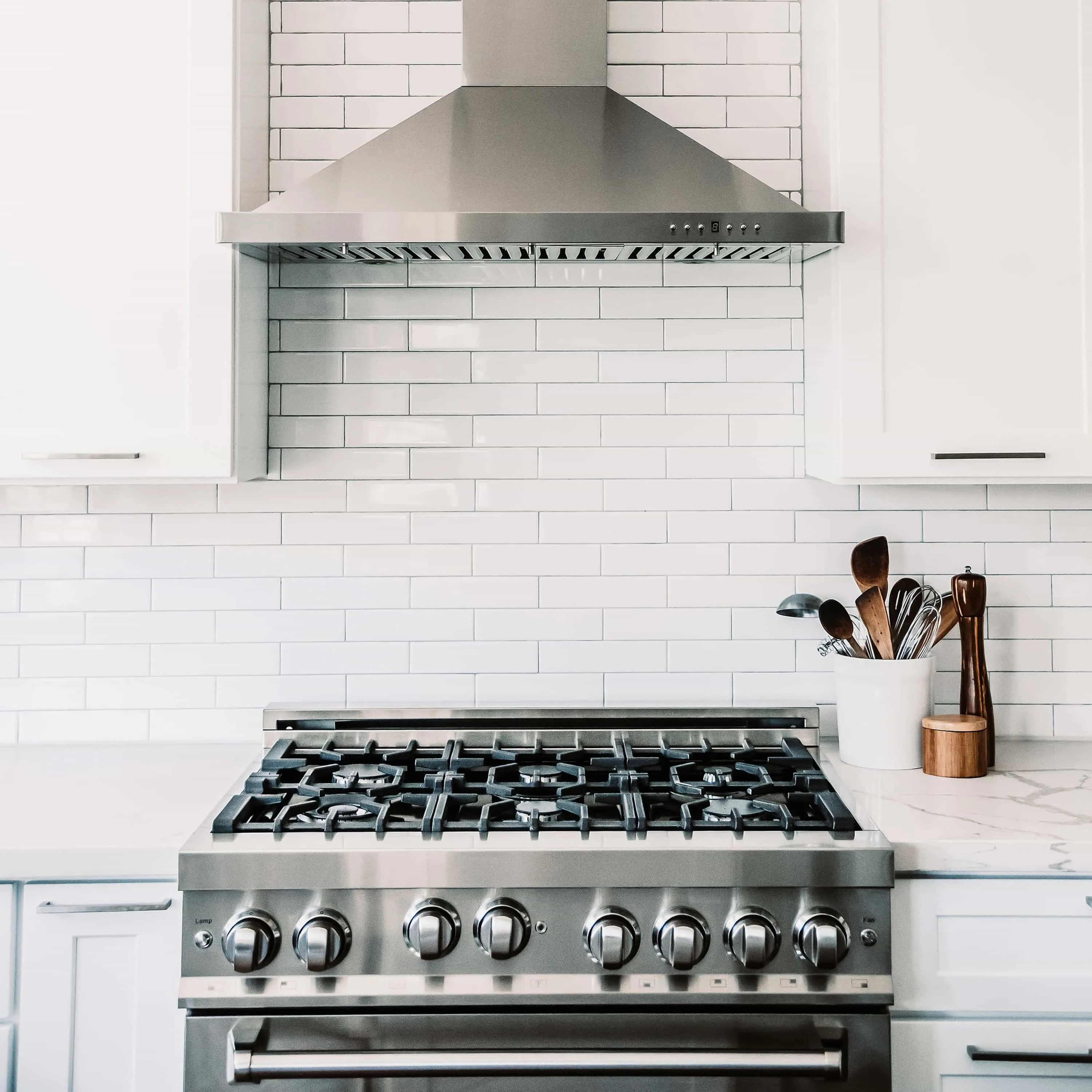 ZLINE 2-Piece Appliance Package - 30-Inch Induction Range and Wall Mount Range Hood in Stainless Steel